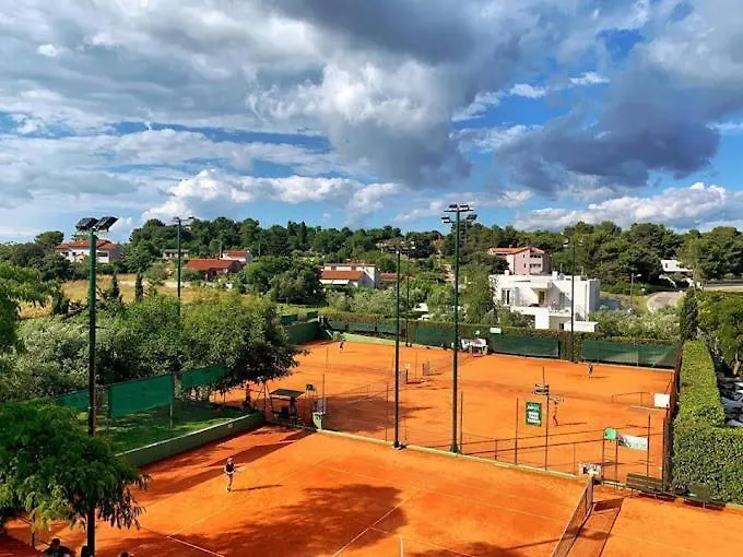 Caramel Comforts In Stinjan Only 800 Meters From The Beach Pula