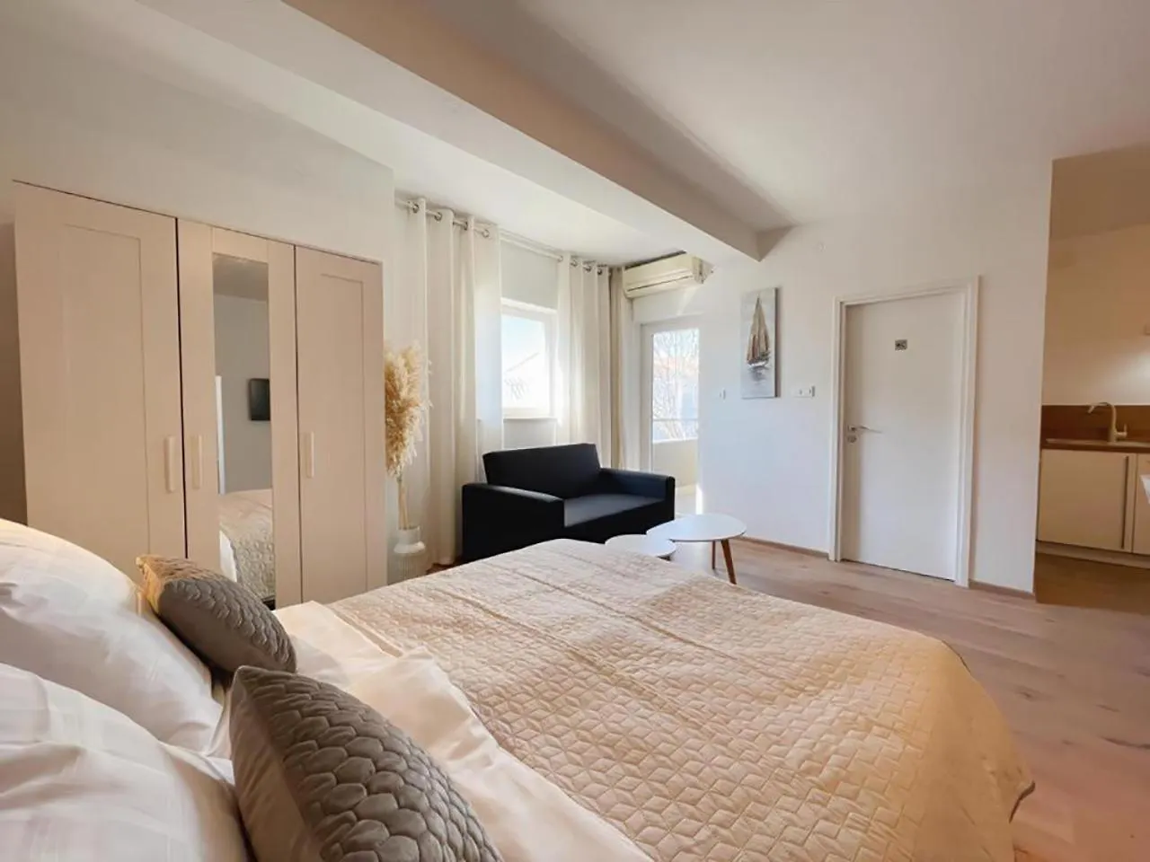 Caramel Comforts In Stinjan Only 800 Meters From The Beach Pula Croatia